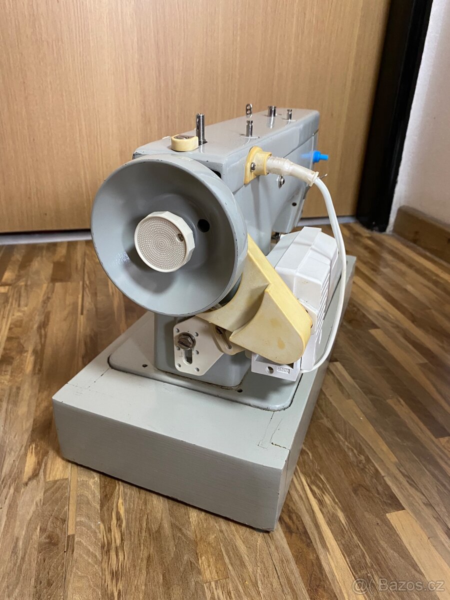 Retro šicí stroj - 8