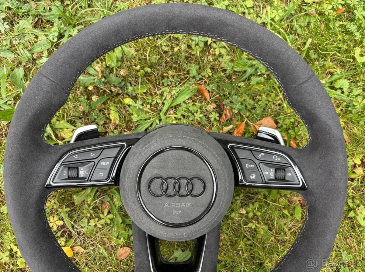 -AUDI MULTIFUNKCNY VOLANT ALKANTARA s logom RS - 8