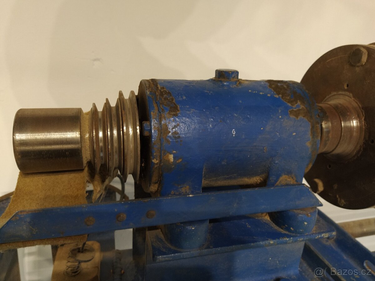 Prodám soustruh na dřevo, točná délka cca 900 mm - 8