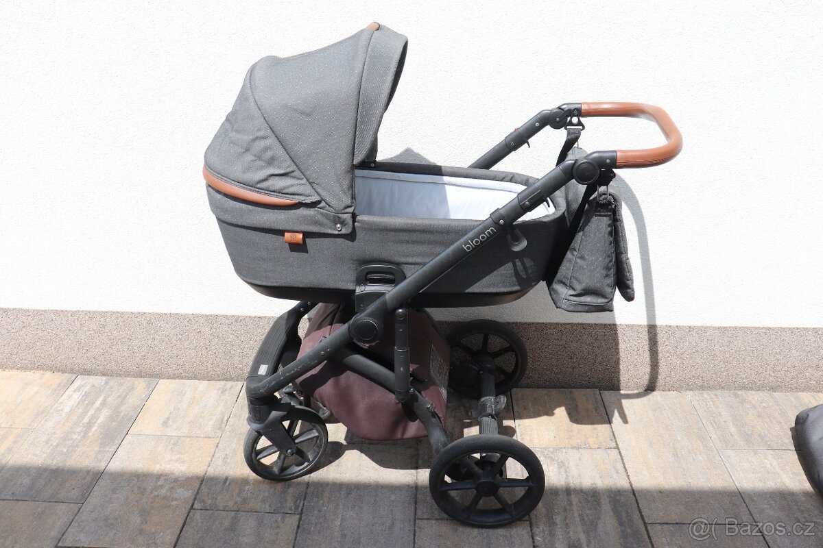 Kombinovaný kočárek Roan Bloom - 8