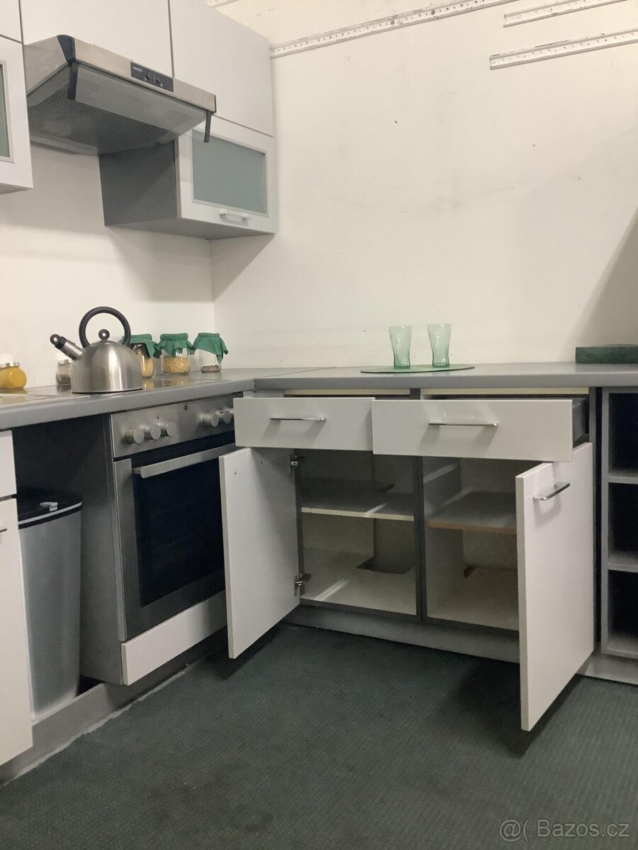 Moderní šedá kuchyně LUNARA - 8