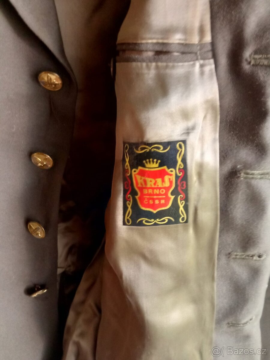 Vojenské uniformy v dobrém stavu - 8