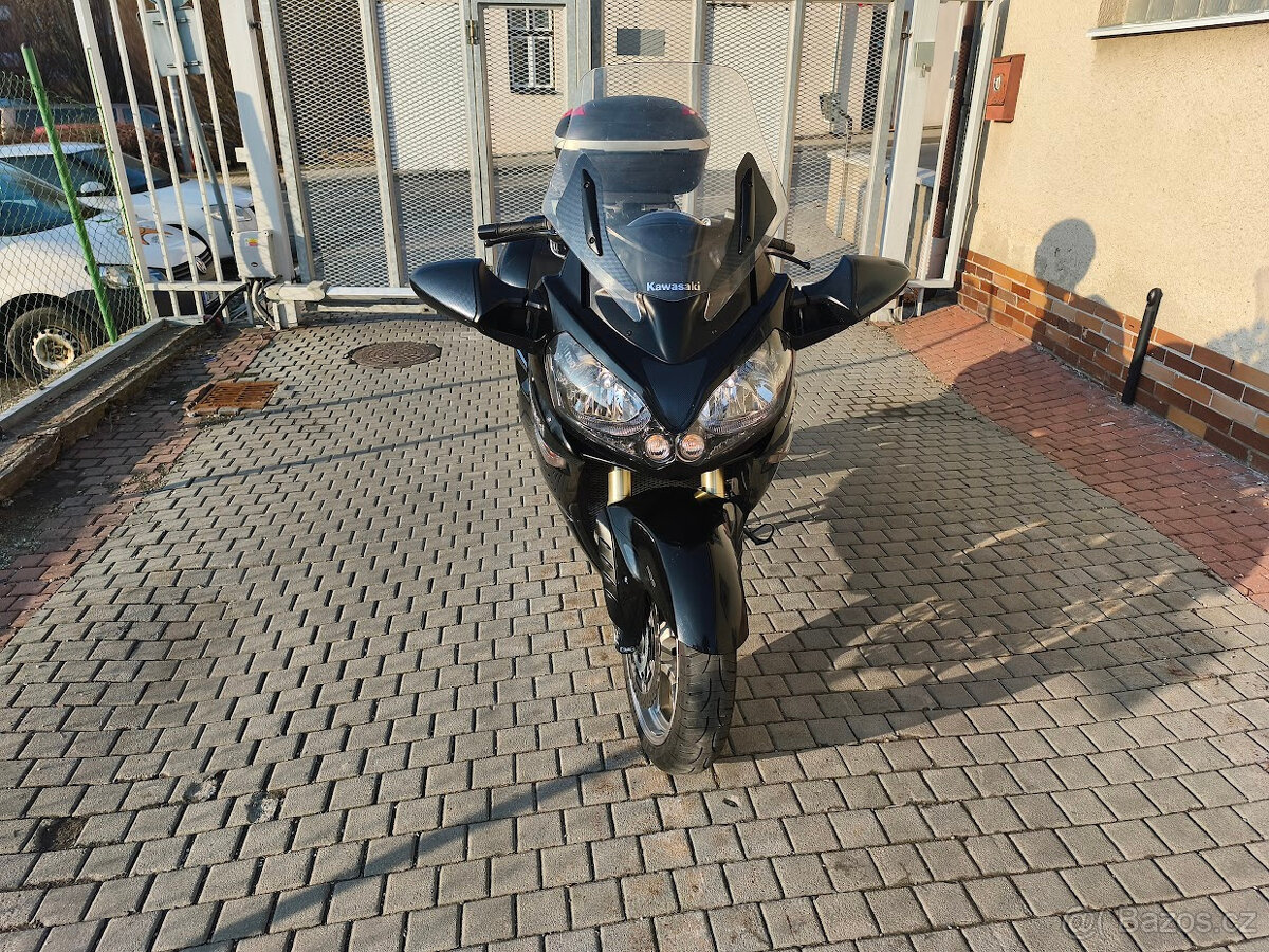 Kawasaki GTR 1400 - 8