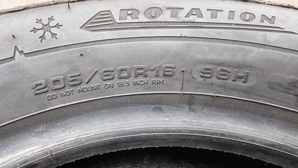 Zimní pneu 205/60/16 Dunlop - 8