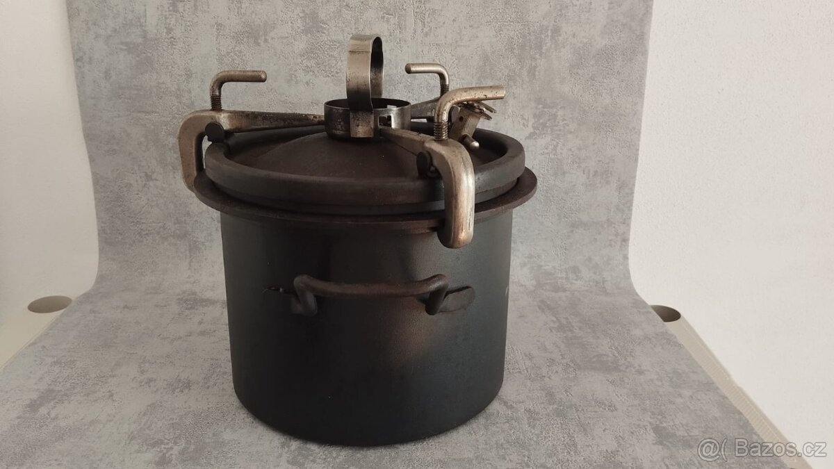 Velmi starý tlakový hrnec tzv.tlakáč D.R.G.M - 5,45kg - 8