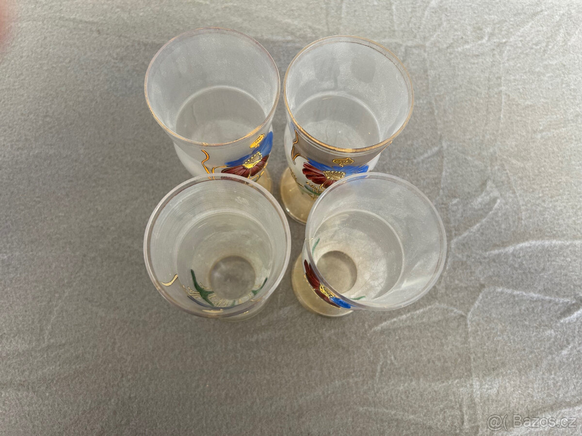 Slkeněný secesní džbán se sklenicemi. - 8