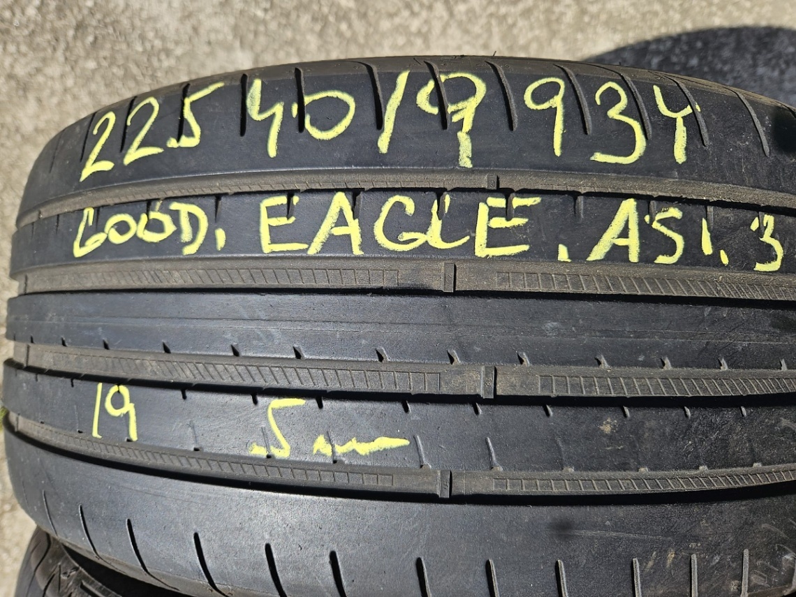 225/40R19 - 8