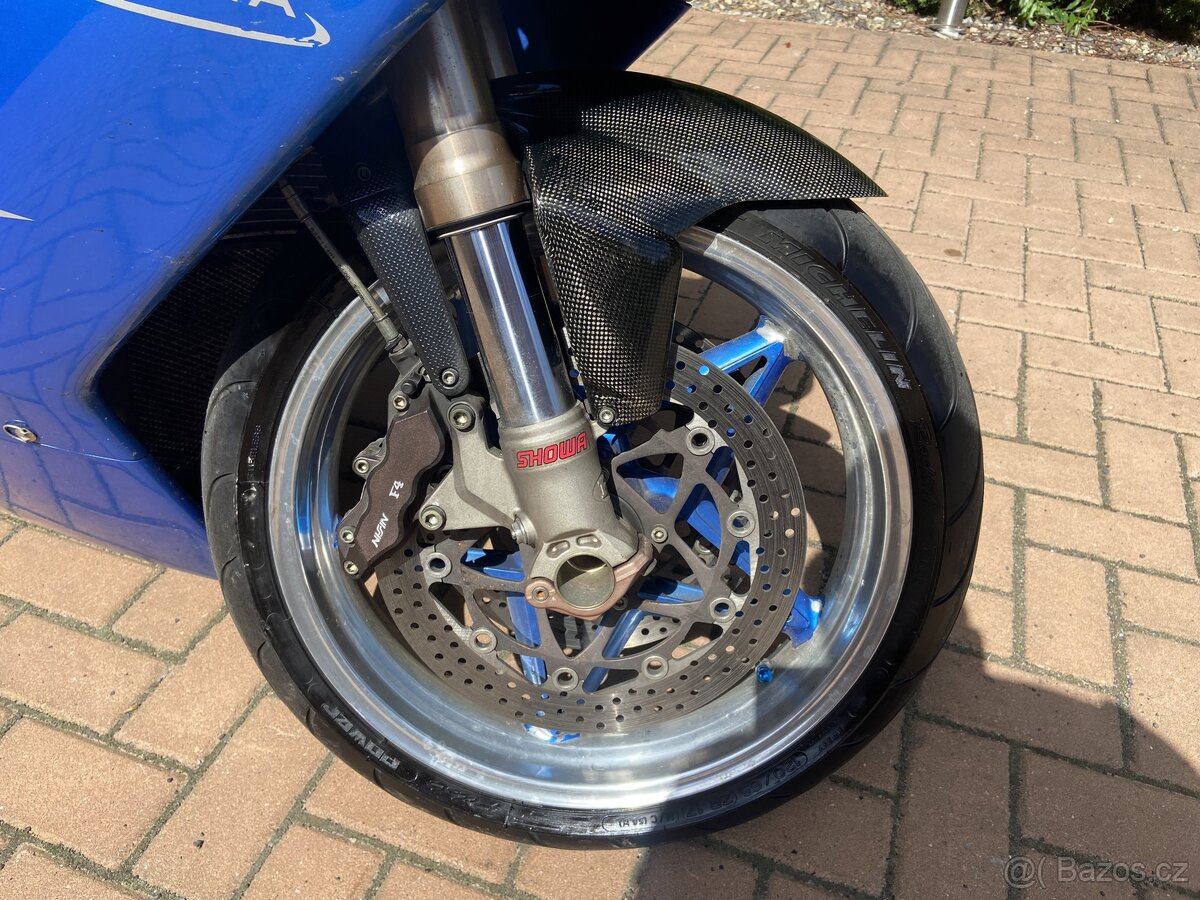 MV Agusta F4 750 - 8