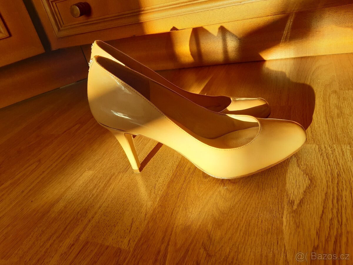 Béžové lakové lodičky Guess 38 - 8