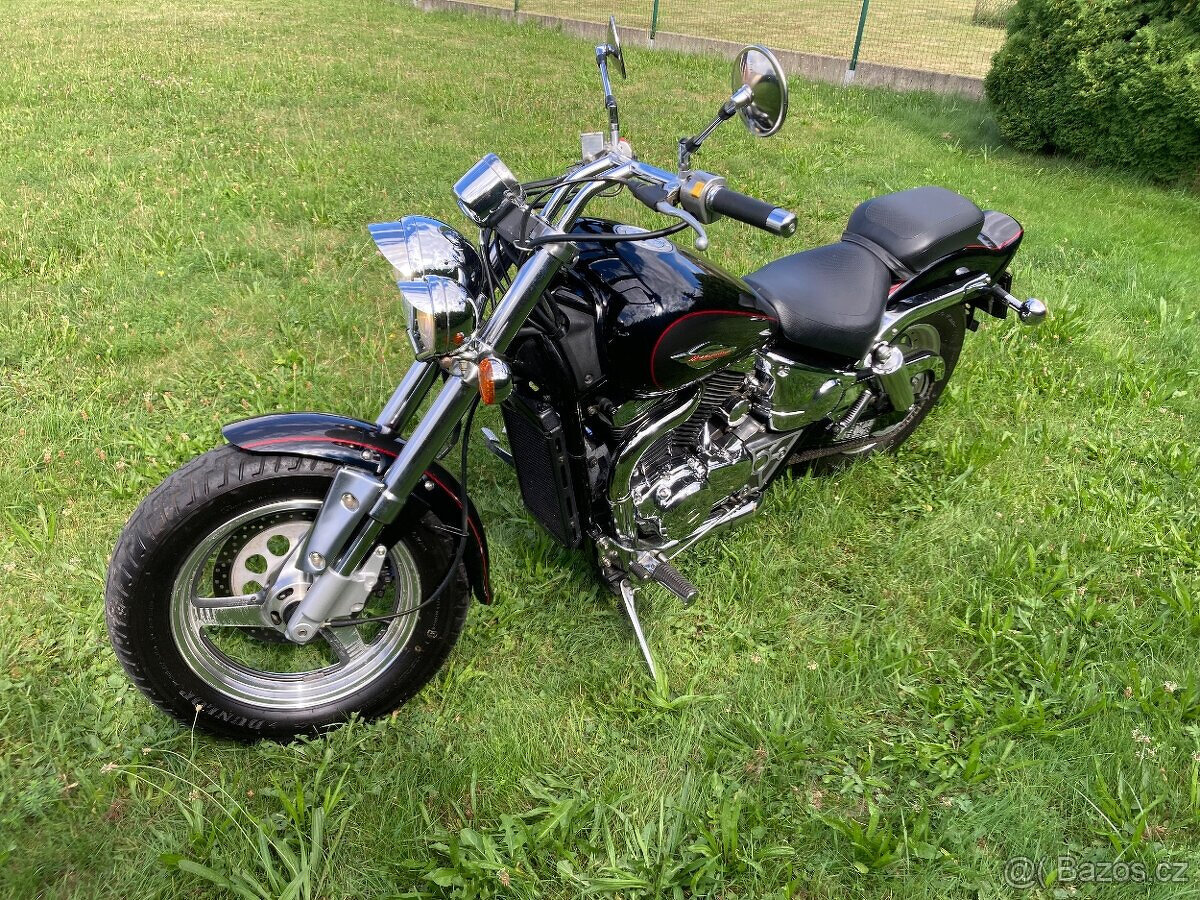 Suzuki Marauder VZ 800 - 8