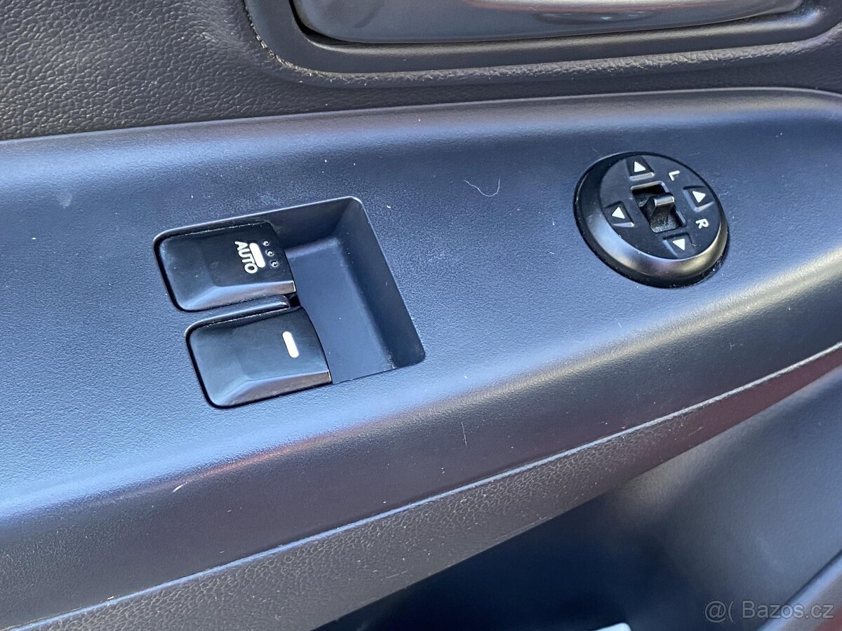 Kia Rio 1.4 , 80 kW benzín, 2012 - 8