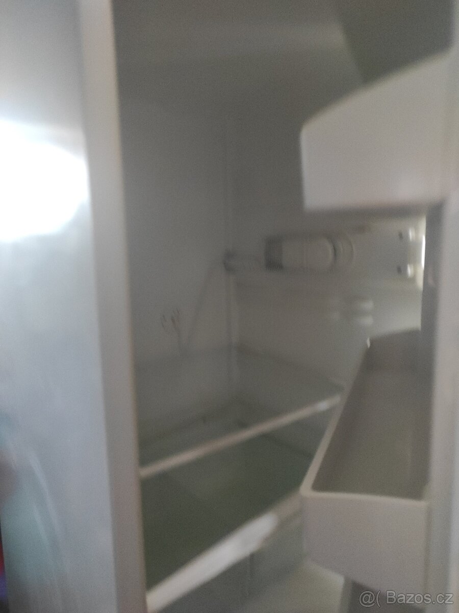 Velká lednice s mrazákem - 8