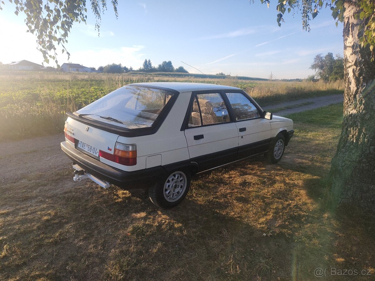 Renault 11 - 8