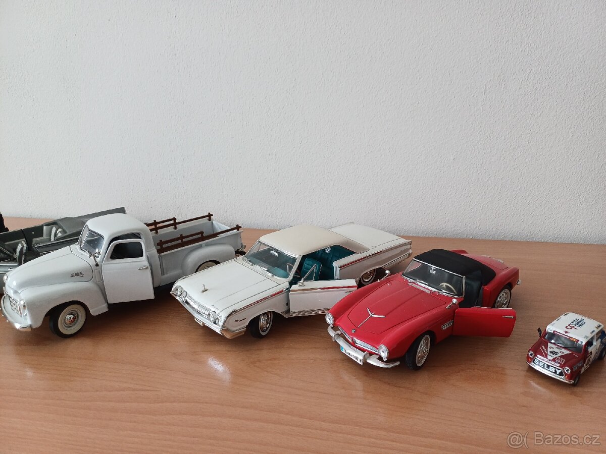 Modely Matchbox Siku Ixo SSM - 8