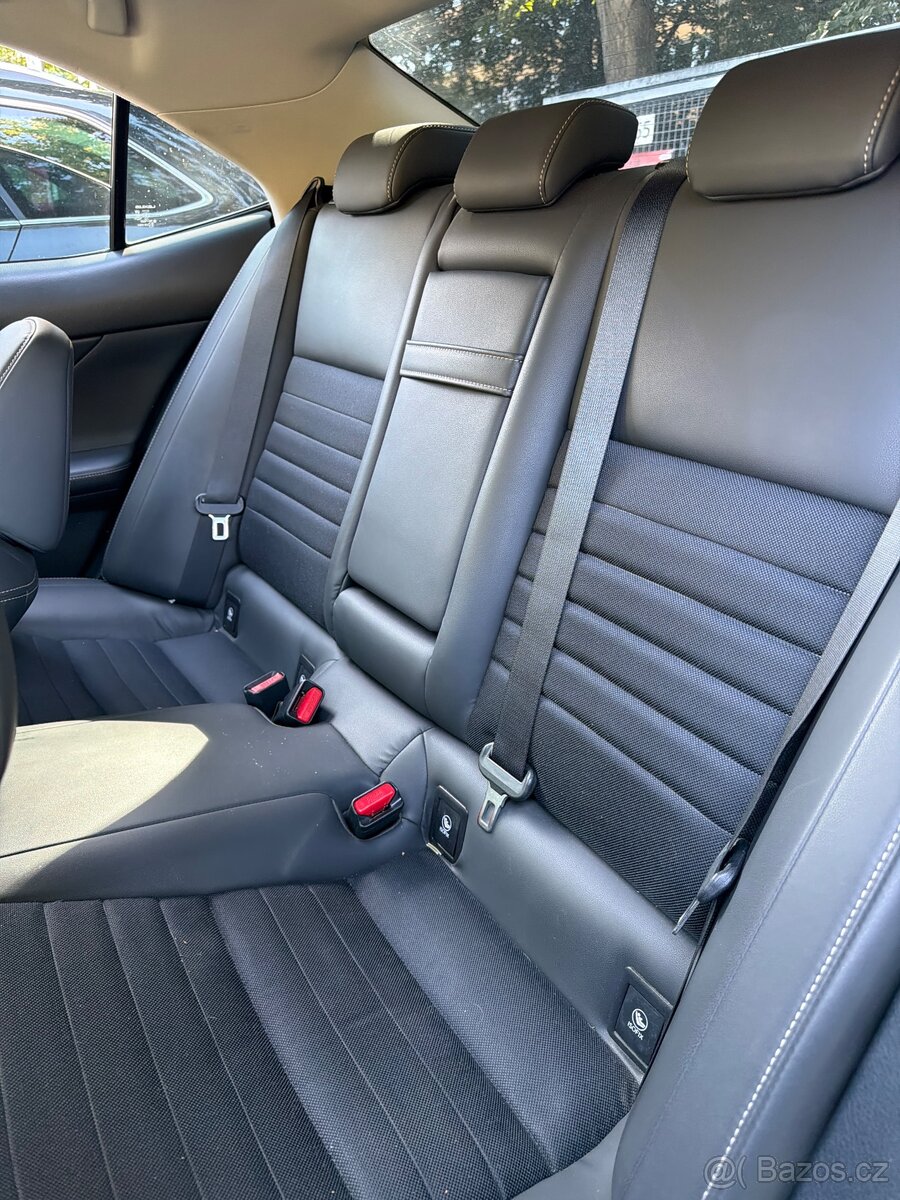 Lexus IS 300h 2017 - 8