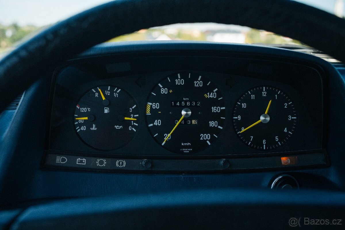 Mercedes-Benz 230 e (W123), automat, 2.majitel - 8