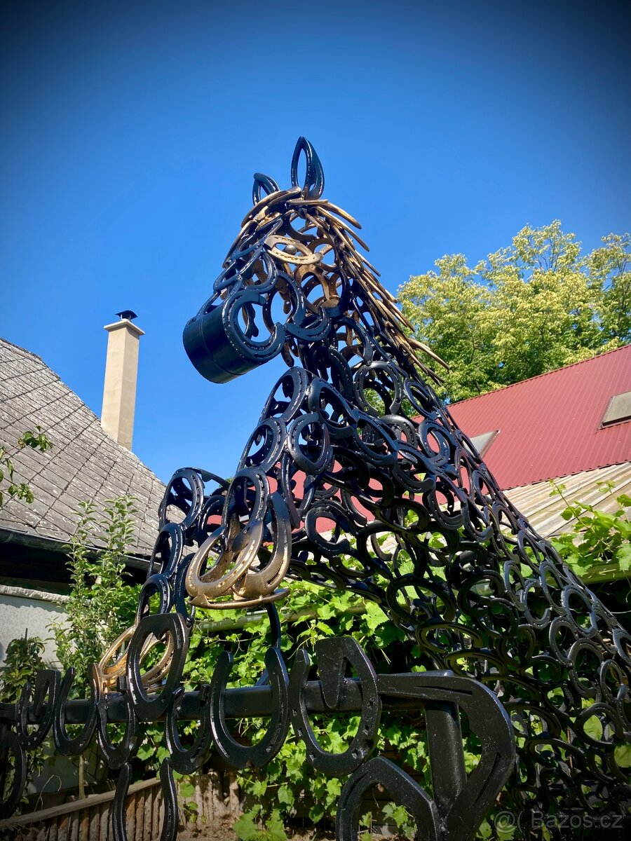 Koně z podkov v životní velikosti - 8