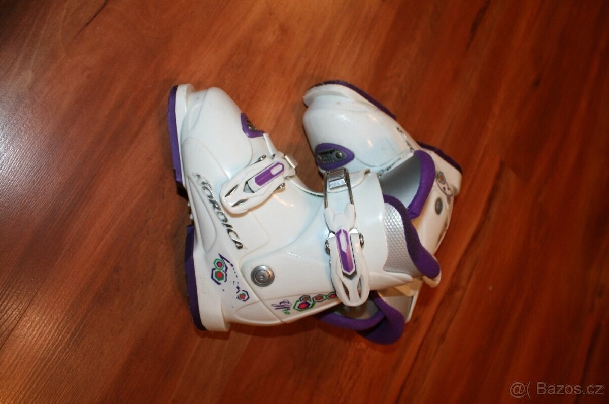 divcí lyže Atomic 70 cm , lyžaky Elan - 8