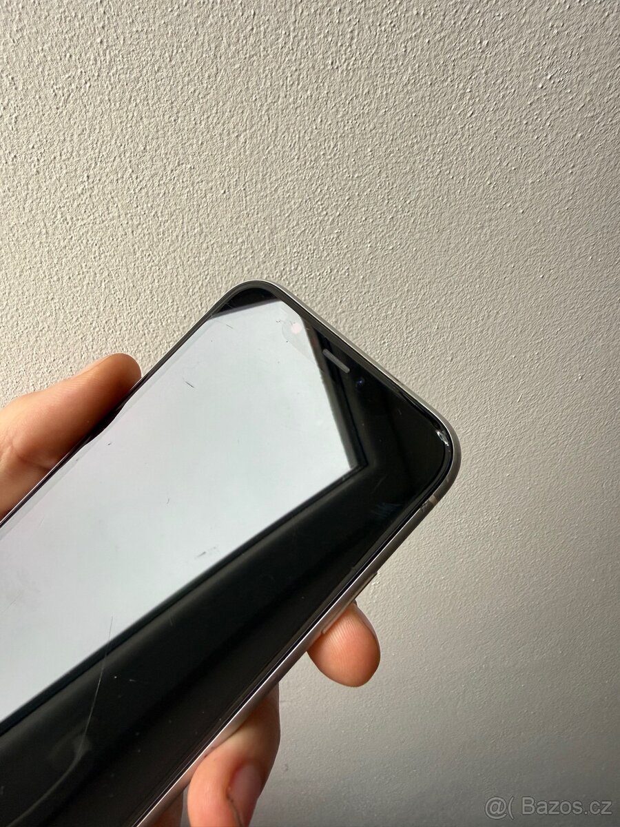 iPhone XR 64gb 74% baterie - 8