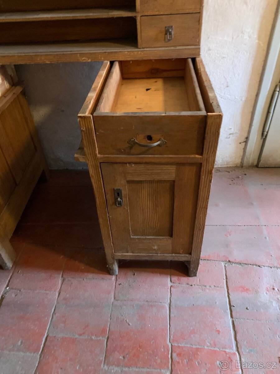 starožitný fládrovaný psací stůl - 8