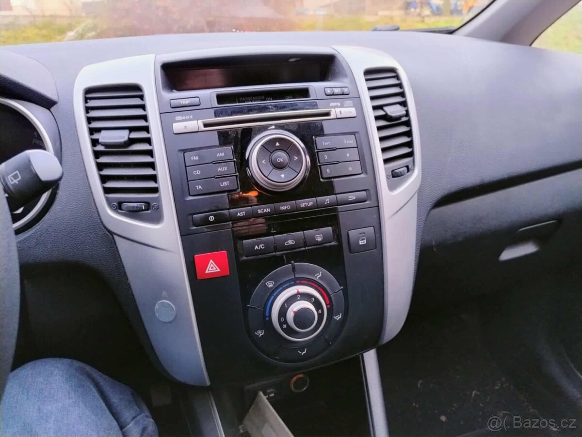 Kia Venga - 8
