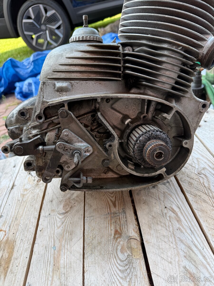 Jawa 250/353 Půlbuben/první typ - motor - 8