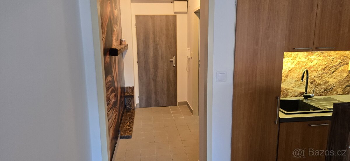Pronájem 1+kk s balkonem, 36 m² – Liberec, naproti O2 aréně - 8