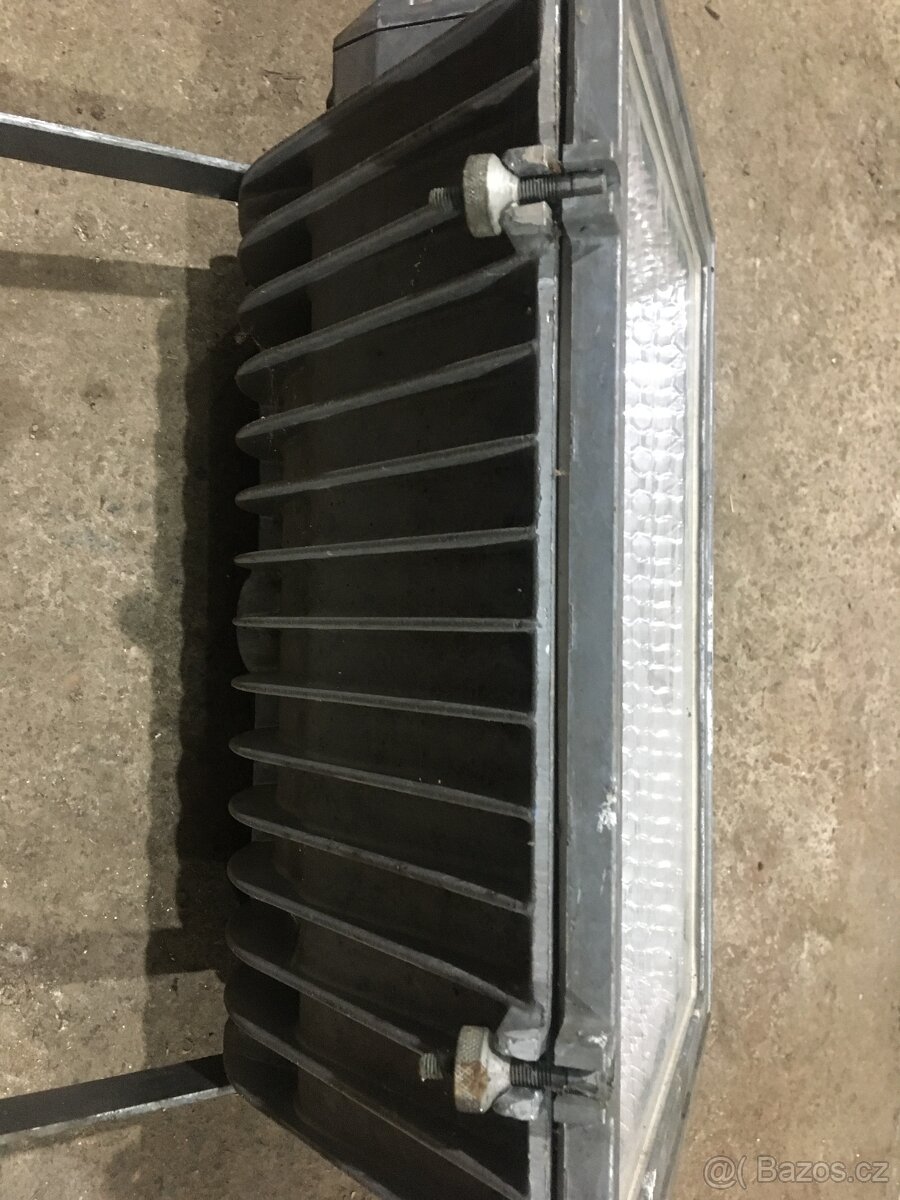 Halogenový reflektor - 8