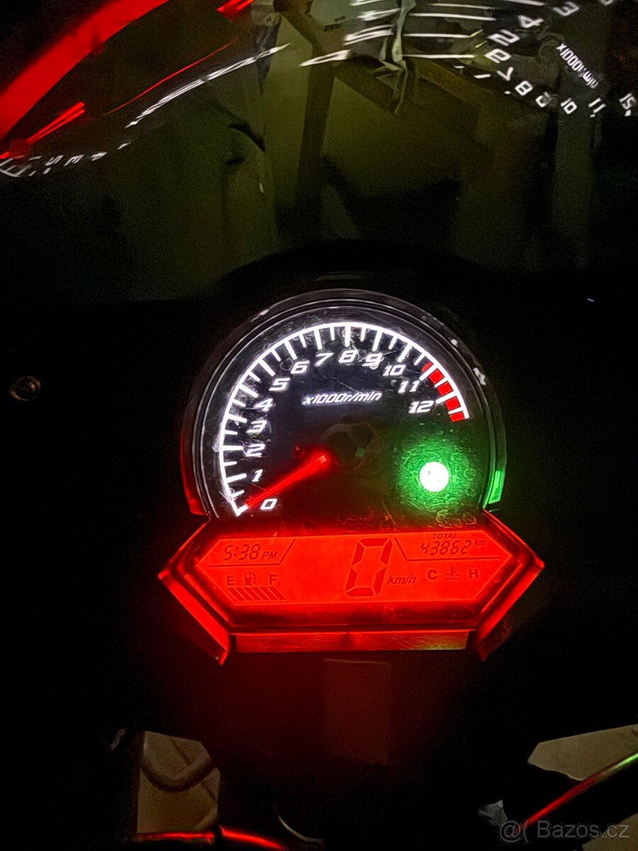 Honda CBR 125R - 8