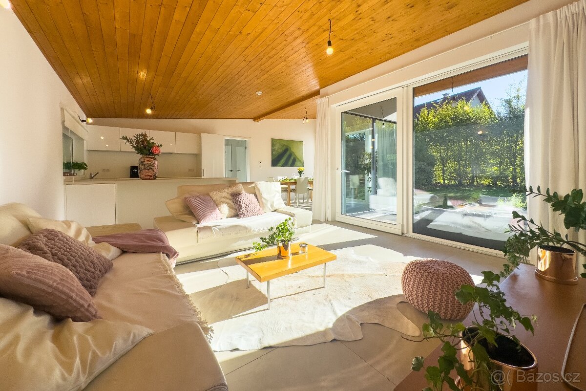 PRODEJ MODERNÍHO RODINNÉHO DOMU V LOUŇOVICÍCH, NEDALEKO PRAH - 8