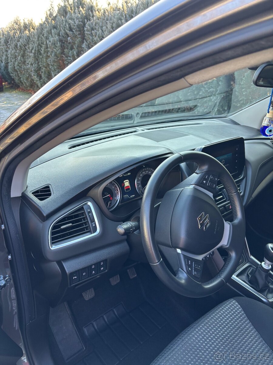 Suzuki S-cross 1.4 hybrid 2023 - 8