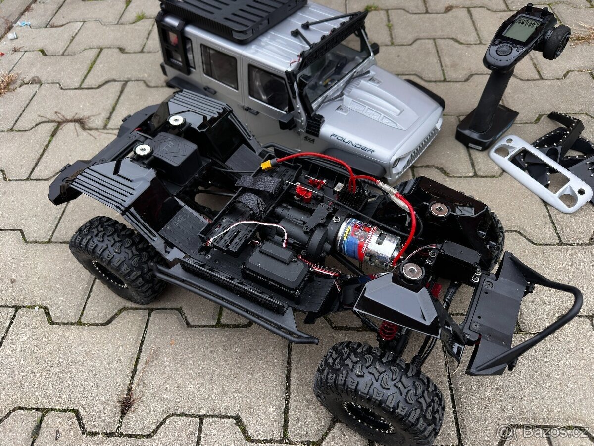RC Jeep Founder 1/8 expedice - 8