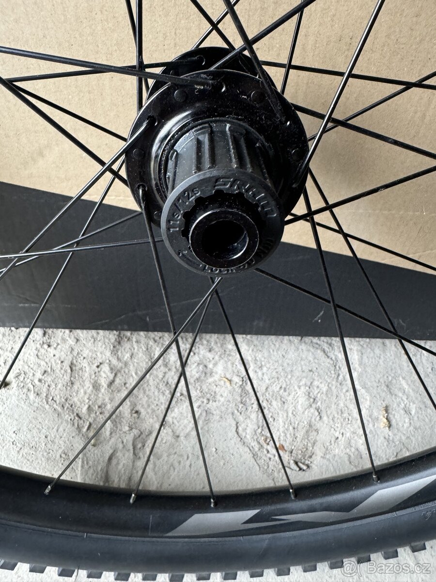 Zapletená kola Giant AM - 8