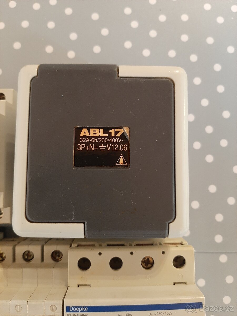 Jističe, prodouvé chrániče a zásuvky - 8