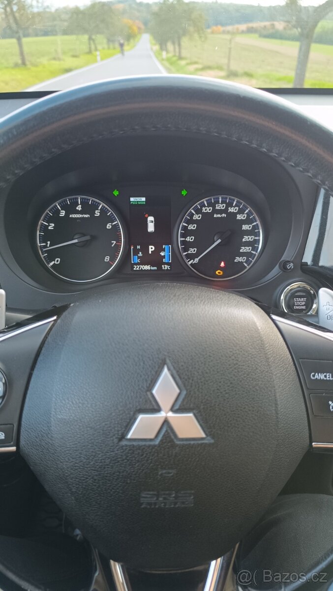 Mitsubishi Outlander 2.4 + LPG • 4x4 • 7 míst • Automat - 8