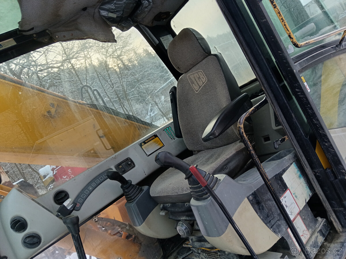 Pásový bagr JCB JS 210 L - 8