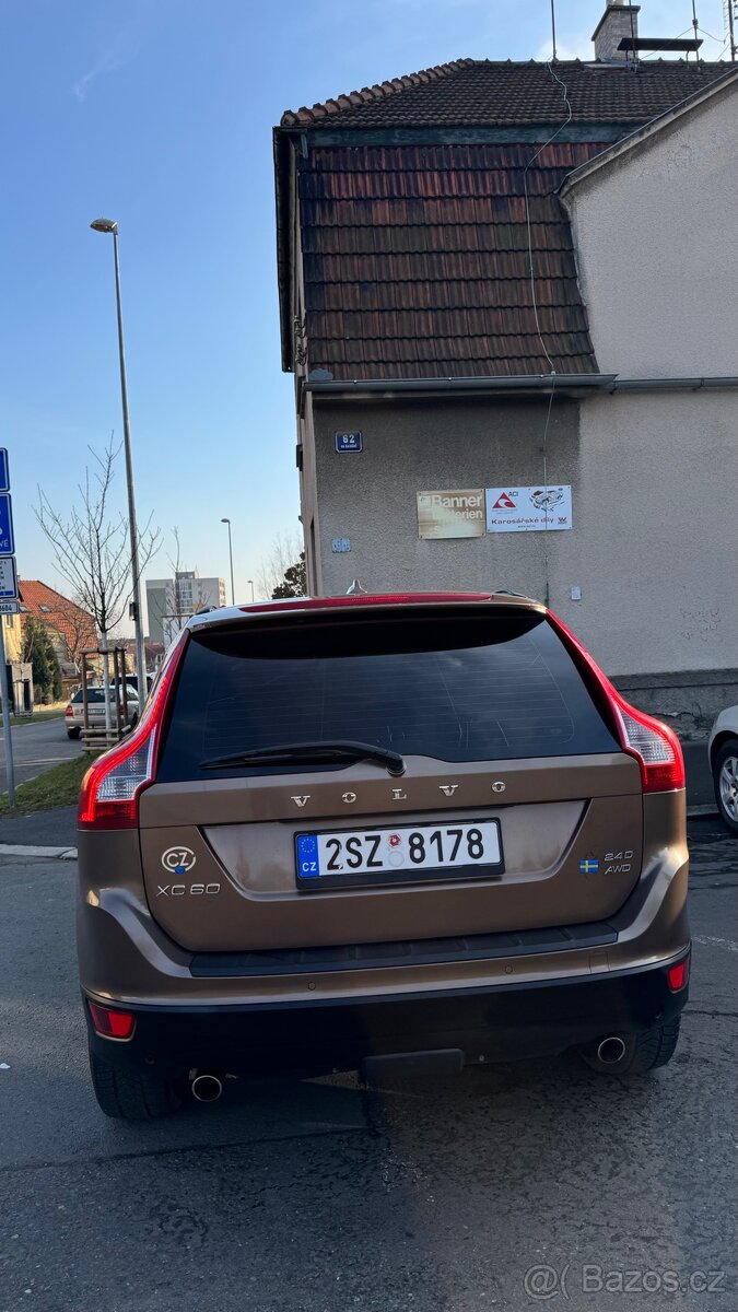 VOLVO XC 60 r. 2009 - 8