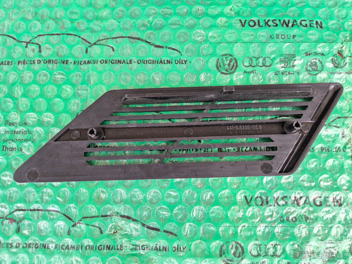 větrací mřížka zadního sloupku levá + pravá Škoda 120 113762 - 8