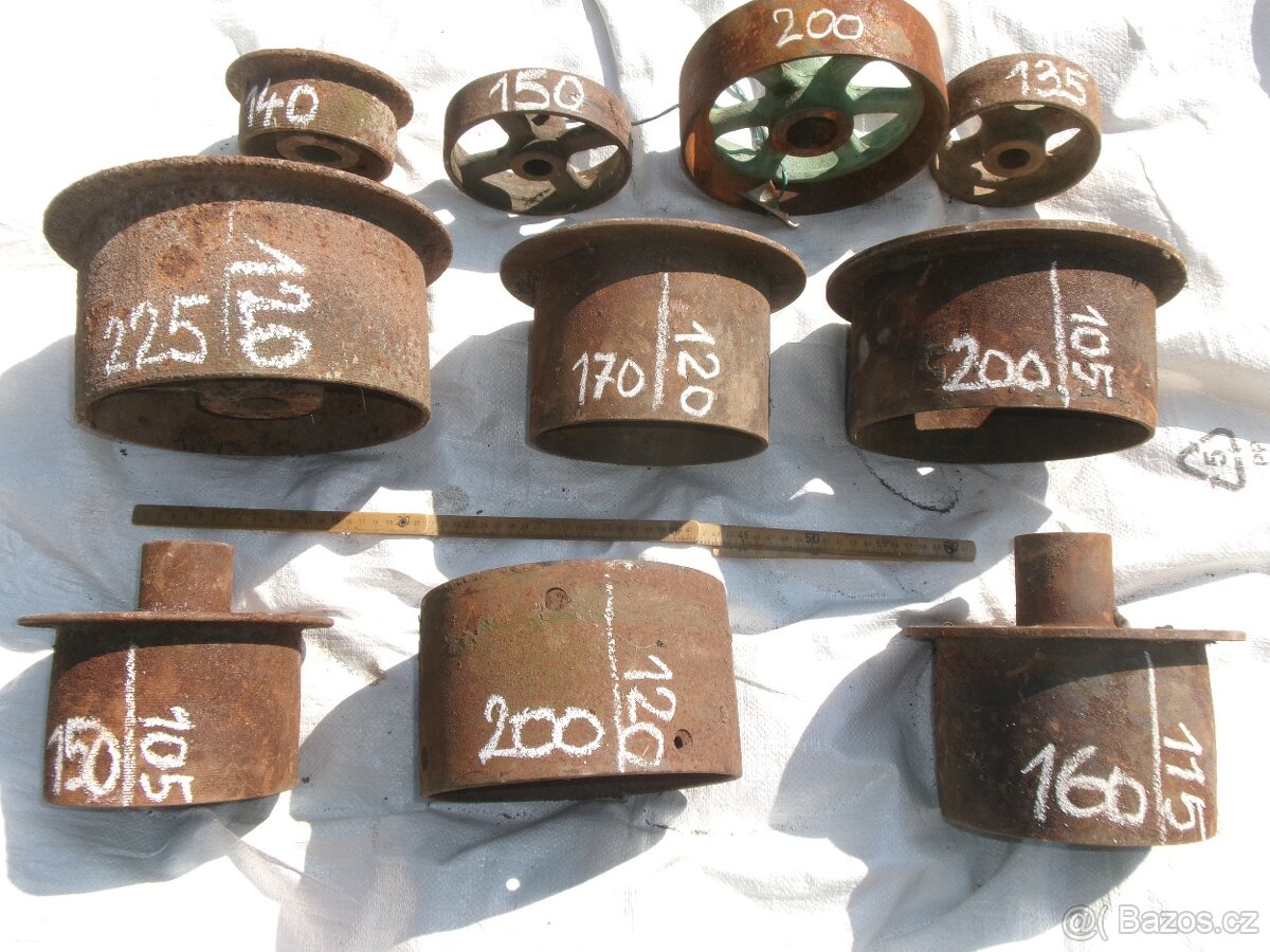 prodám staré litinové řemenice na plochý řemen..... různé dr - 8