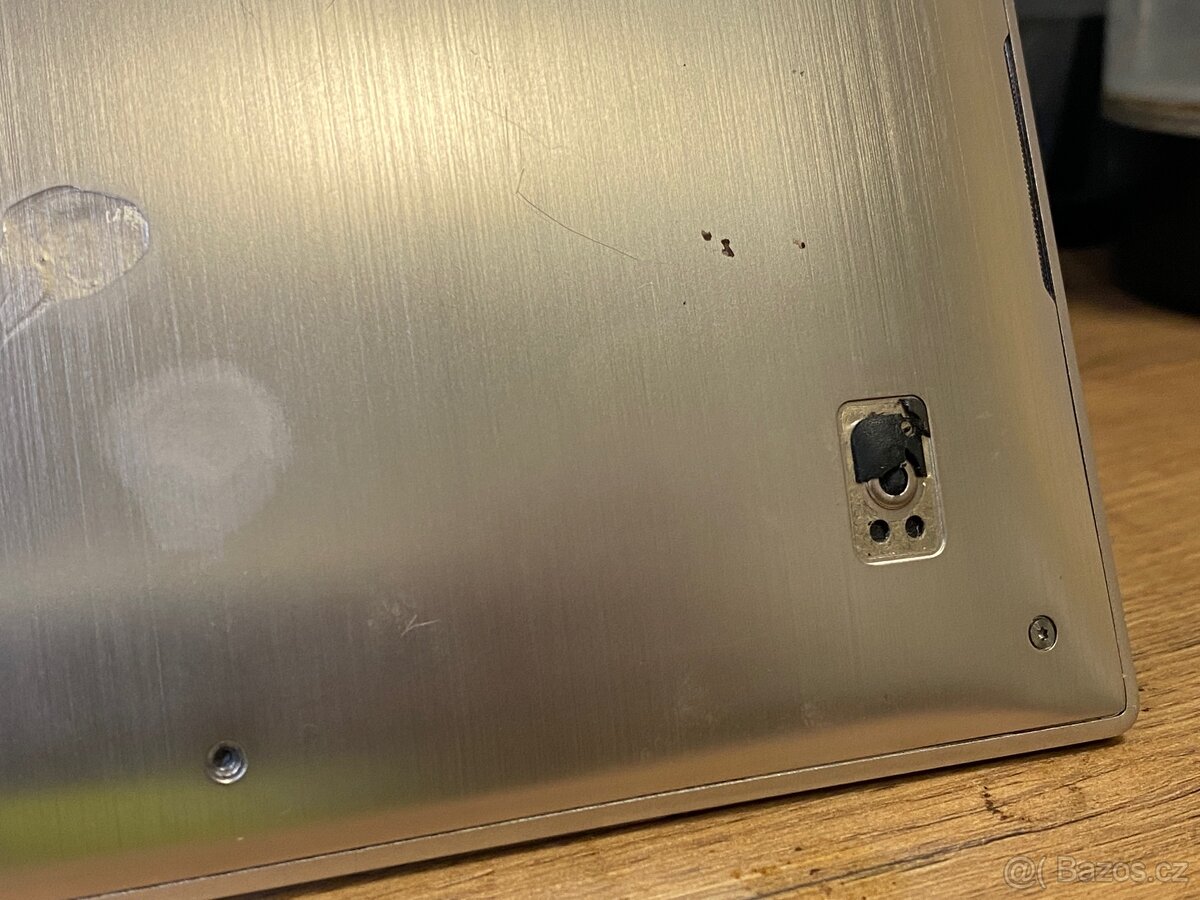 Asus ultrabook UX21E kovový - 8