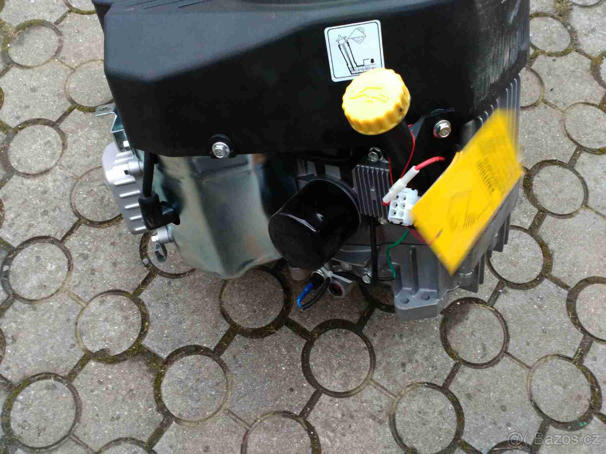 Silný dvouválcový motor pro zahradní traktory22 HP - nový - 8