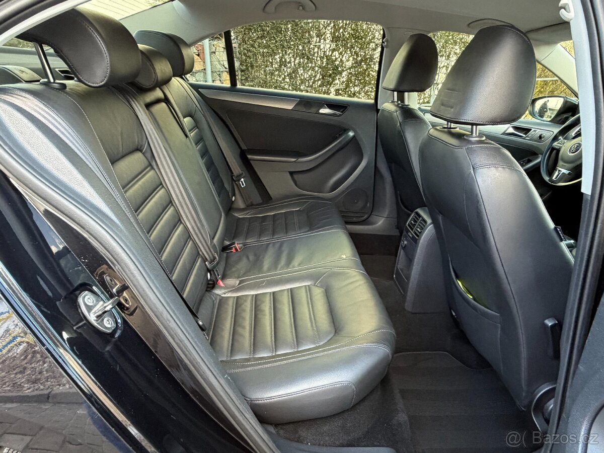 Volkswagen Jetta 1.6TDI/DSG/Kůže/Výhřev/Servis/Nová STK - 8