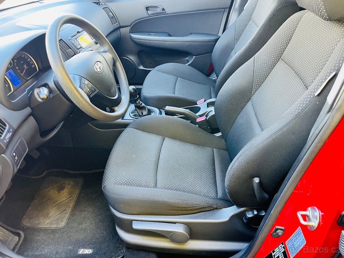HYUNDAI i30 1.4 i BENZÍN NAJETO JEN 100 TIS KM - 8