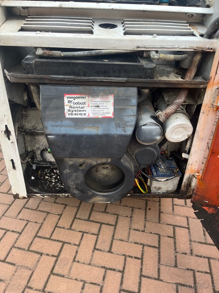 Smykový nakladač Bobcat 543 - 8