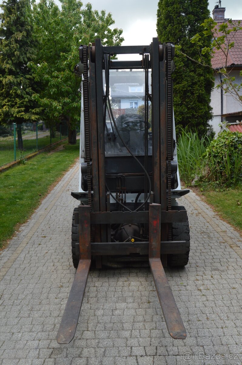 Vysokozdvižný vozík Nissan 25 2018 2,5t Unicarriers Diesel D - 8