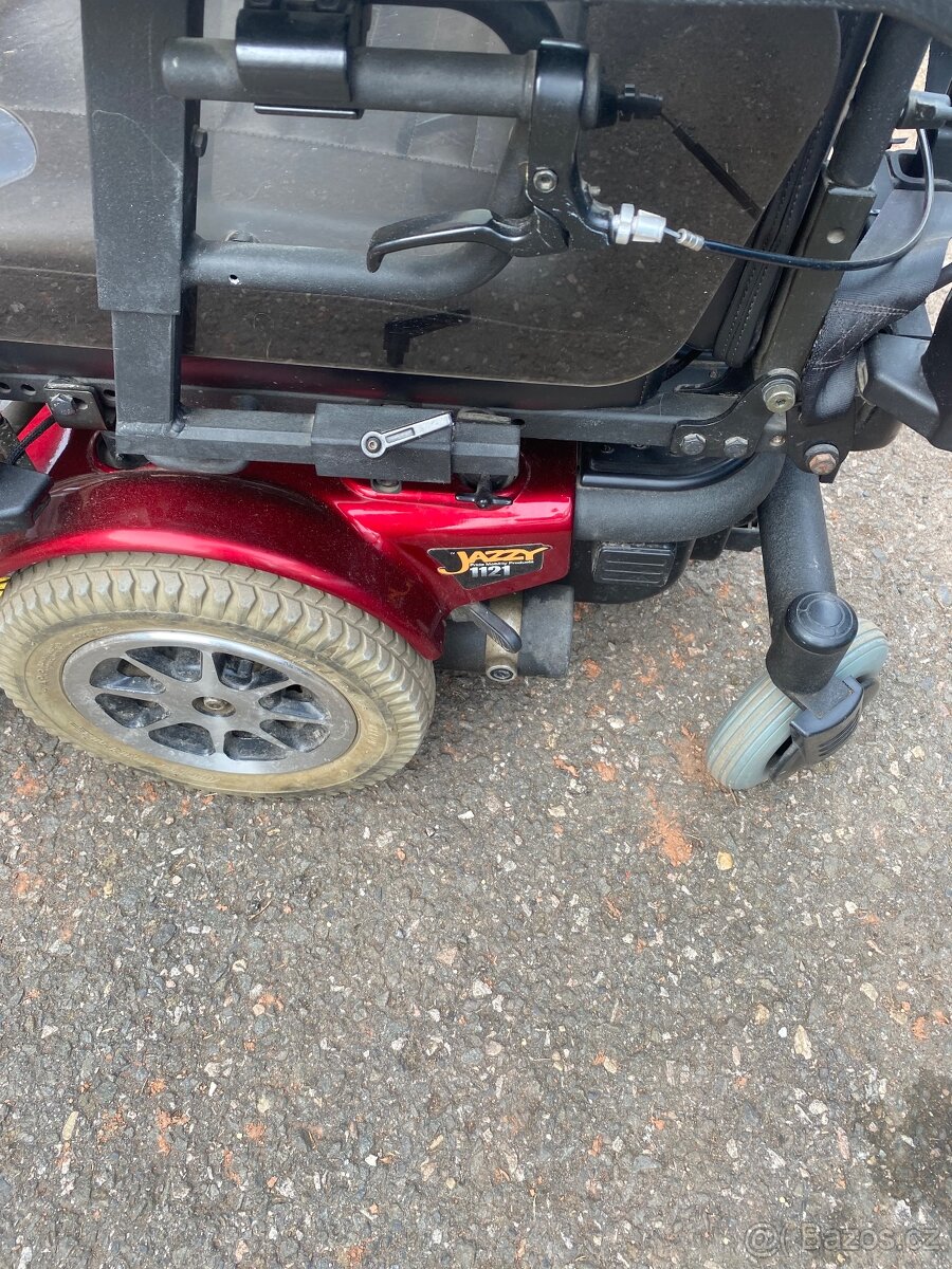 Invalidní elektrický vozík - 8