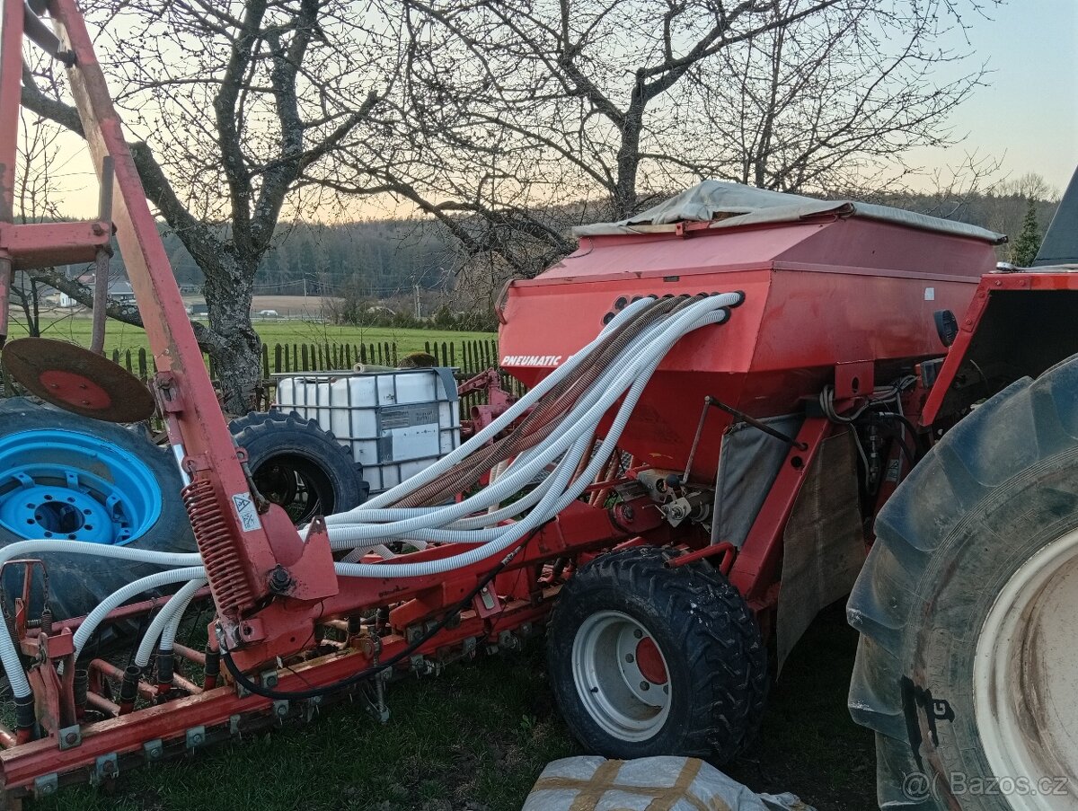 secí stroj kverneland Accord - 8