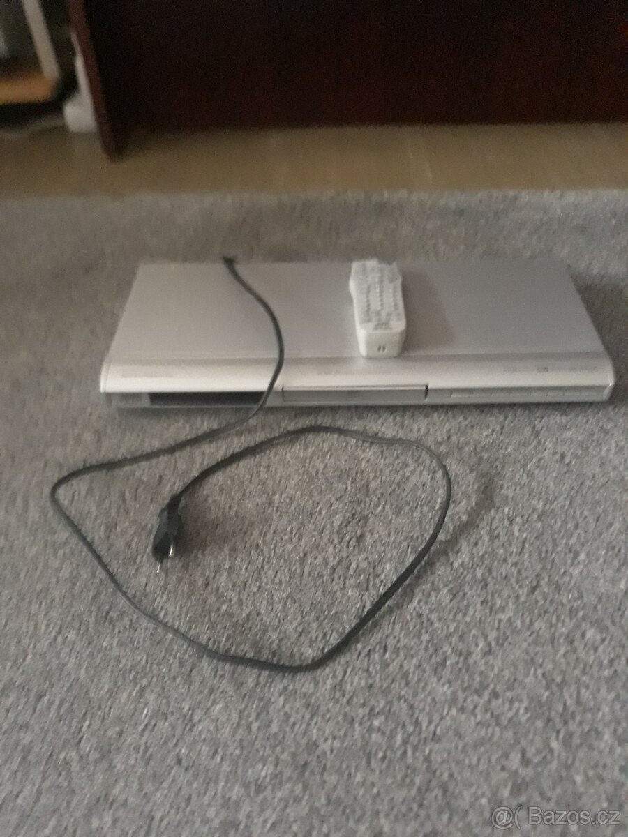 DVD PŘEHRAVAČ ZN. JVC S OVLADAČEM 220 V. - 8