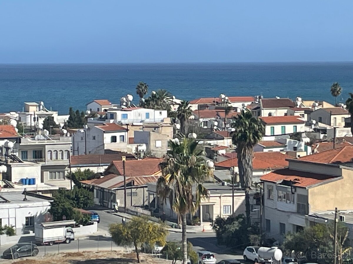 KYPR - LARNAKA, byt 3+1 s terasou, bazénem a park. stáním - 8