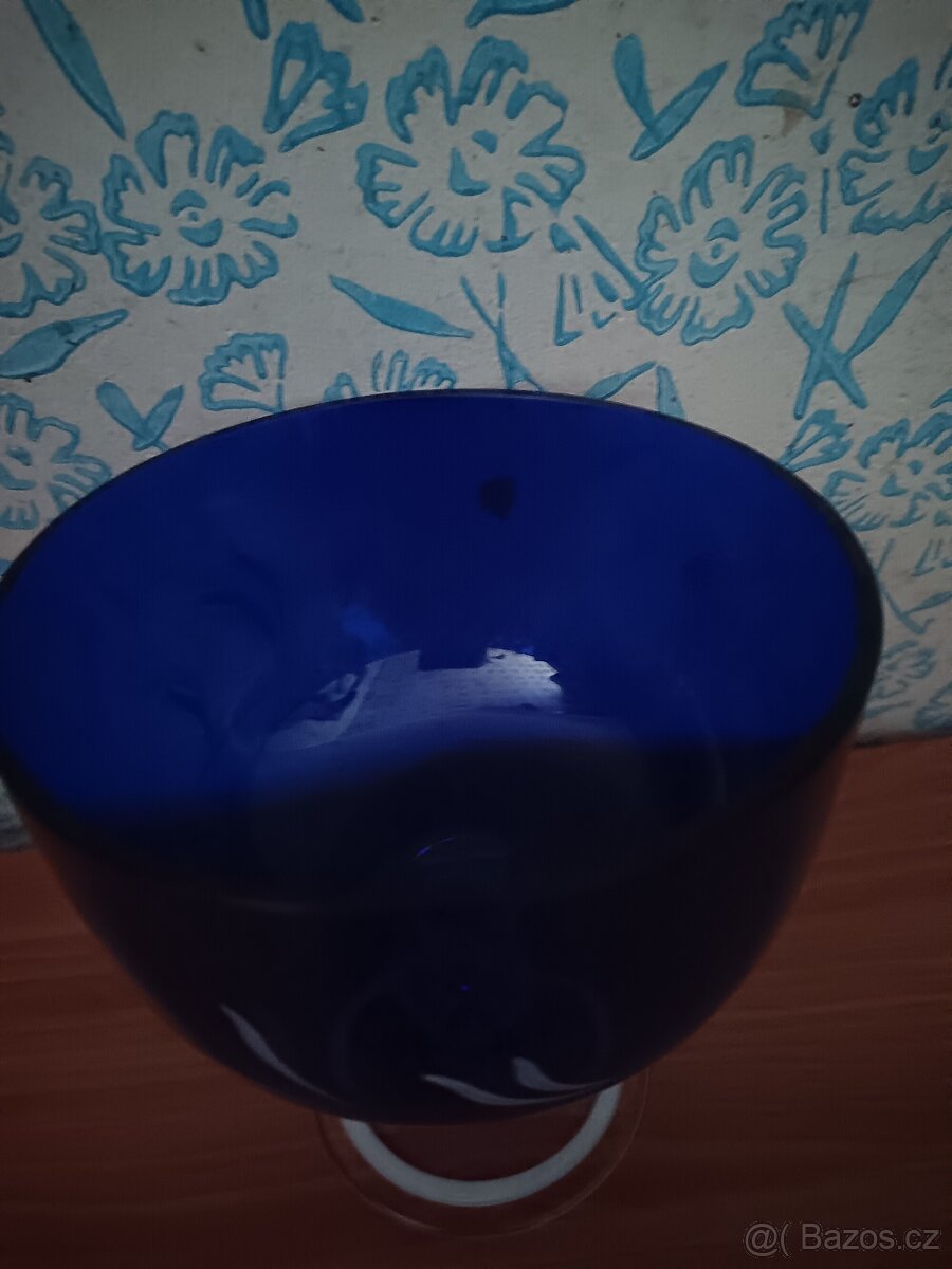 Modrý skleněný pohár s motivem - 8